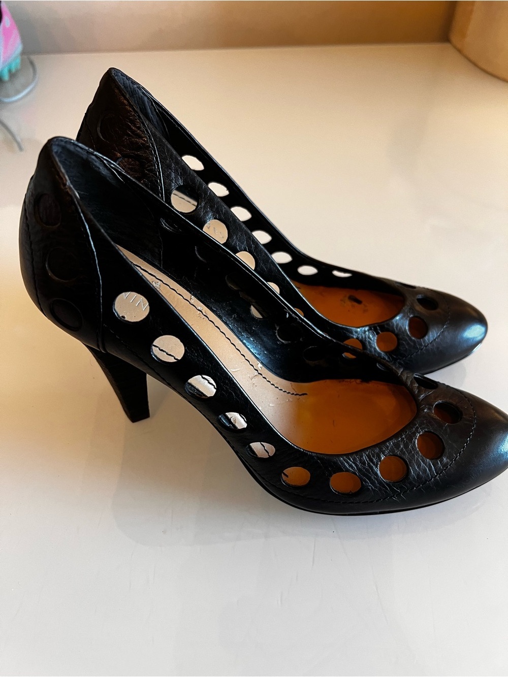 Nine West Black Leather Cutout Pumps Size 7 Round Toe Career Quiet Luxury - Picture 12 of 12